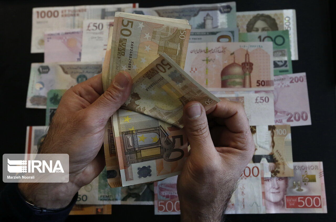 کاهش نرخ رسمی یورو، پوند و ۲۰ ارز دیگر