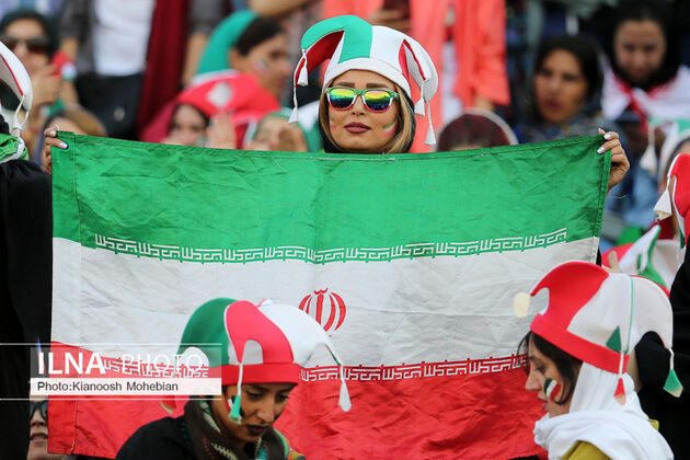 منتخب تصاویر نخستین حضور قانونی زنان ایرانی در ورزشگاه آزادی