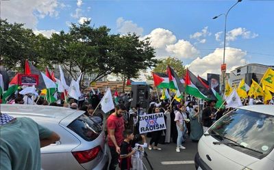 لرزه در سفارت آمریکا با حضور گسترده معترضان در آفریقای جنوبی 