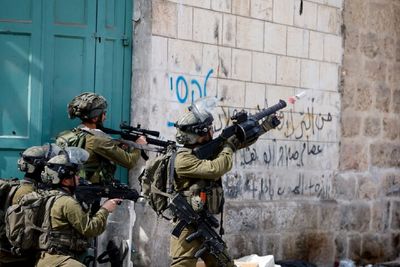 حملات شدید نظامیان اسرائیل در شهرهای کرانه باختری/ یورش وحشیانه به این منطقه
