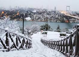 بارش سنگین برف در استانبول/ باورتان نمی‌شود اینجا ترکیه باشد + فیلم