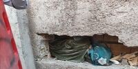 نجات زن بمی بعد از ۴ روز گرفتاری در بین دیوار