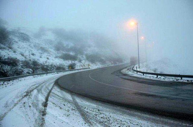 آغاز بارش‌ها در این استان؛ این محورها لغزنده‌اند / آماده باش کامل مأموران پلیس راه