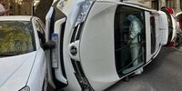 عکس پربازدید از واژگونی تویوتا در کوچه های تهران/ وضعیت عجیب راننده زن را ببینید!
