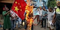 پرچم چین آتش زده شد+عکس