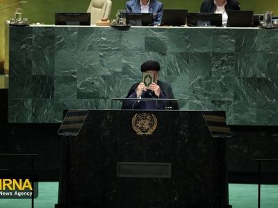 ادای احترام متفاوت رئیسی به قرآن در صحن سازمان ملل+تصاویر