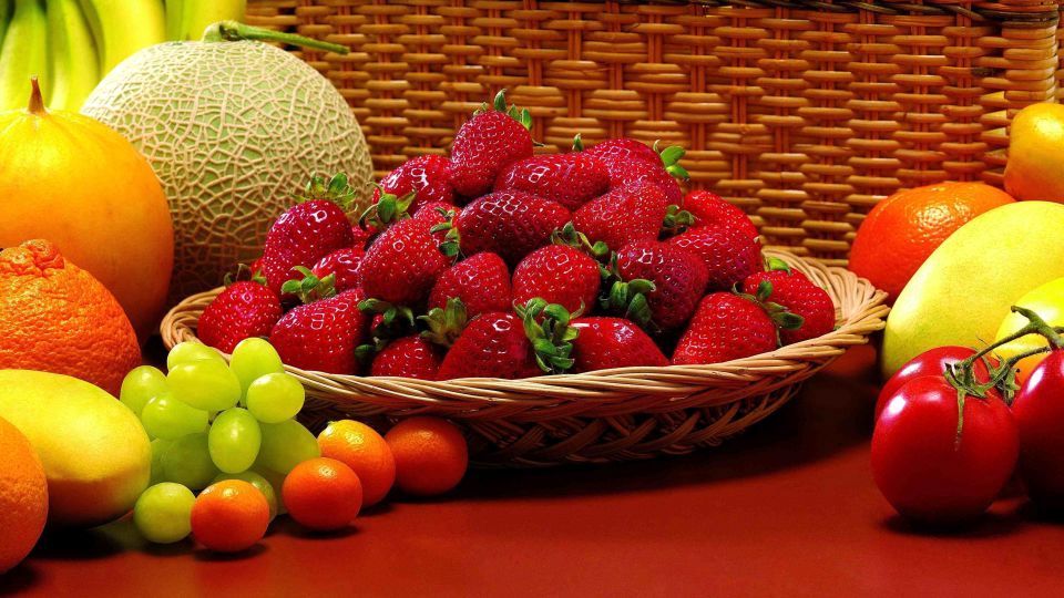 فهرست قیمت میوه در بازار تره‌بار تهران؛ انگور شاهرودی 10000 تومان سیب لبنانی زرد8300 تومان
