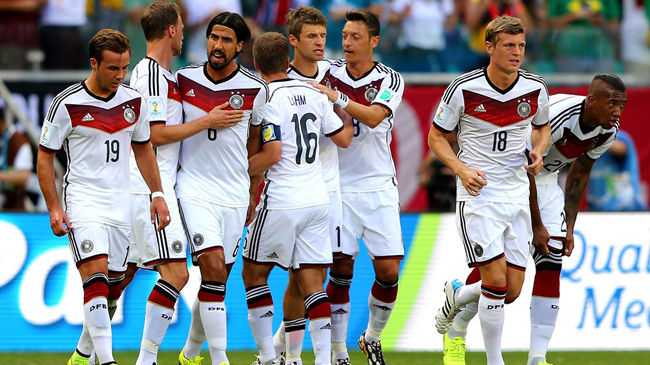 شعارهای نژادپرستانه فوتبال آلمان را به دردسر می اندازد؟