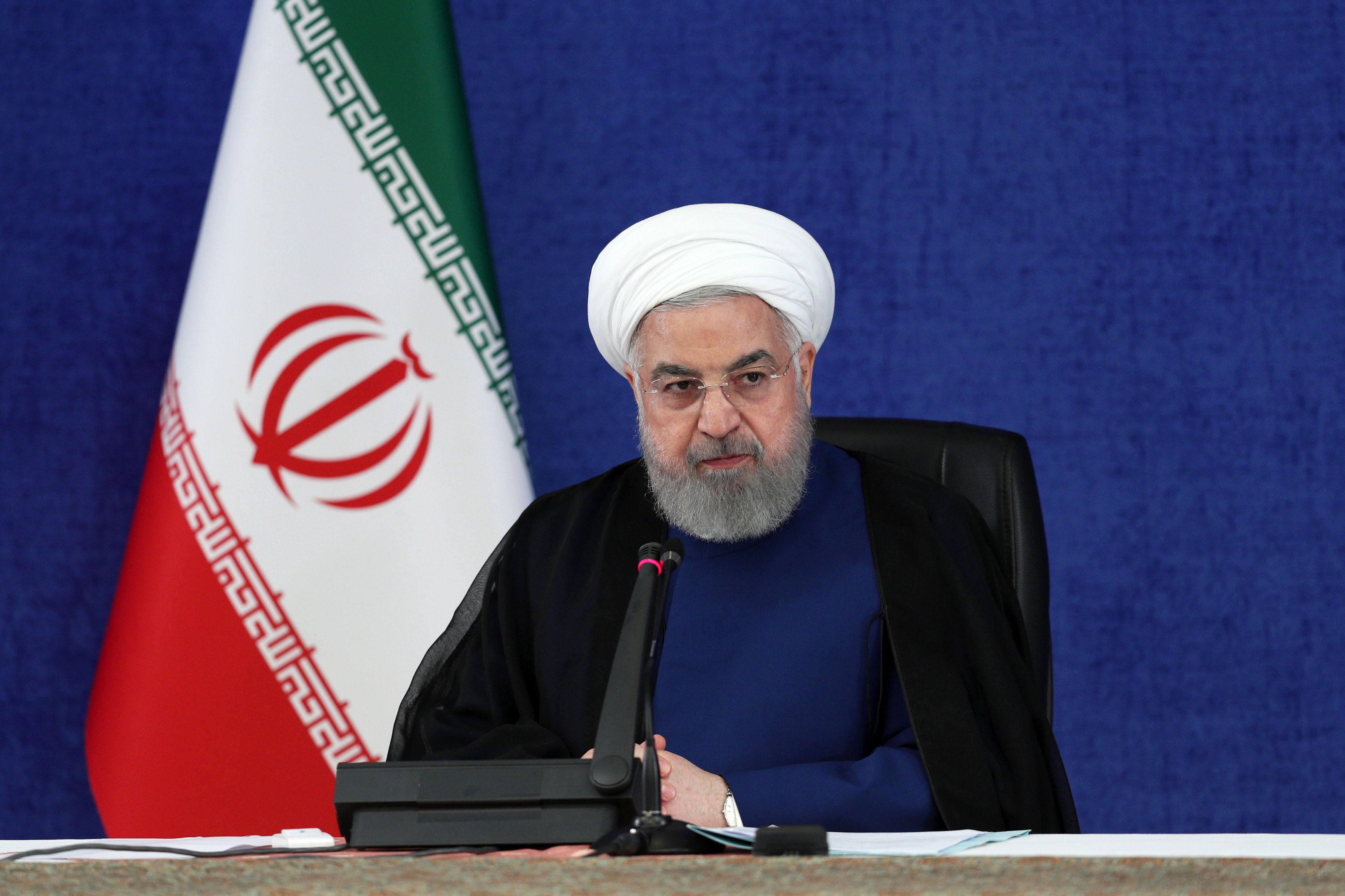 عکسی از دیدار روحانی با سفرای جدید ایران با رعایت فاصله‌گذاری اجتماعی 