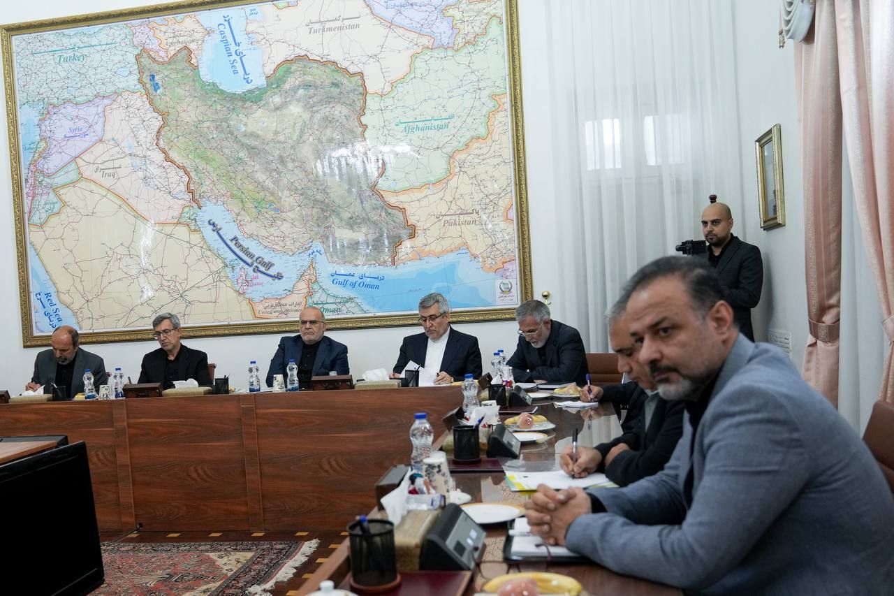 نشست مسئولان برگزاری مراسم تشییع پیکر رهبر شهید انقلاب اسلامی با وزیر امور خارجه