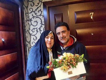 حمله به ماشین همسر مصطفی تاجزاده مقابل زندان اوین+ جزئیات