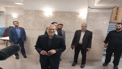 شوخی جالب لاریجانی در ستاد انتخابات+ فیلم
