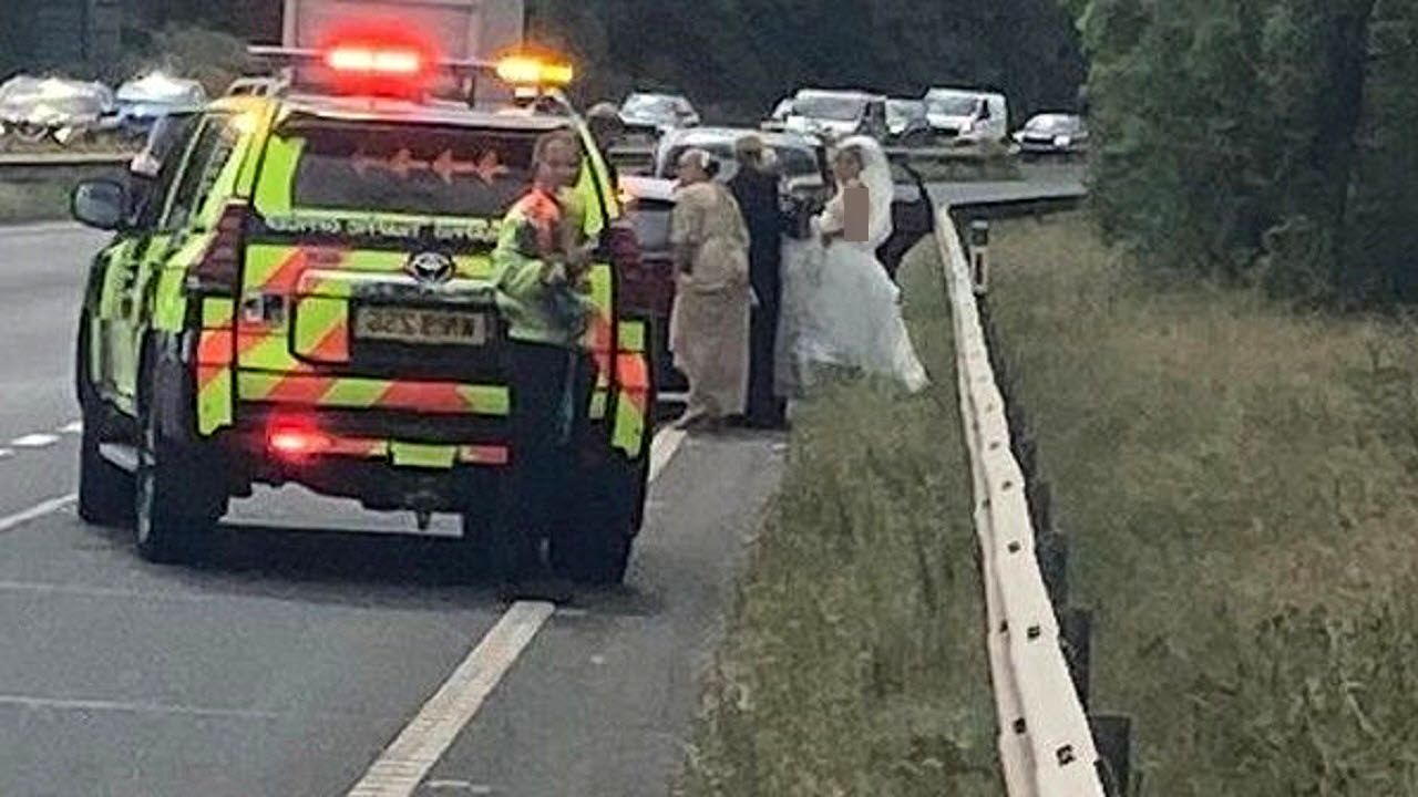 وقتی ماشین پلیس تبدیل به ماشین عروس شد+ عکس