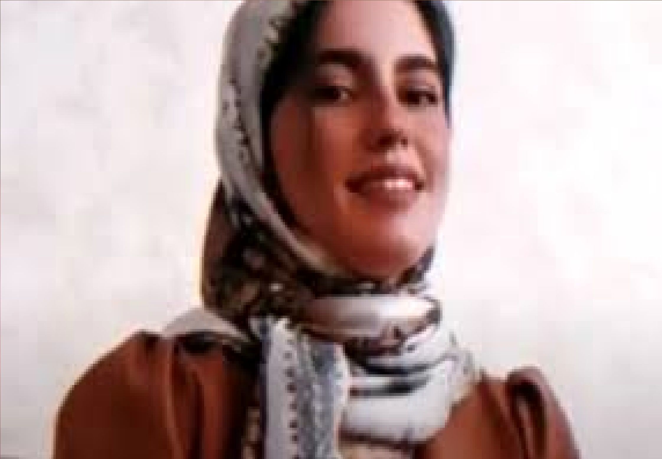 تصاویری از خانواده الهه حسین نژاد در جلسه دادگاه
