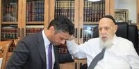 سفیر امارات  با دست خاخام متبرک شد!/ انتشار این عکس جنجال به‌پا کرد
