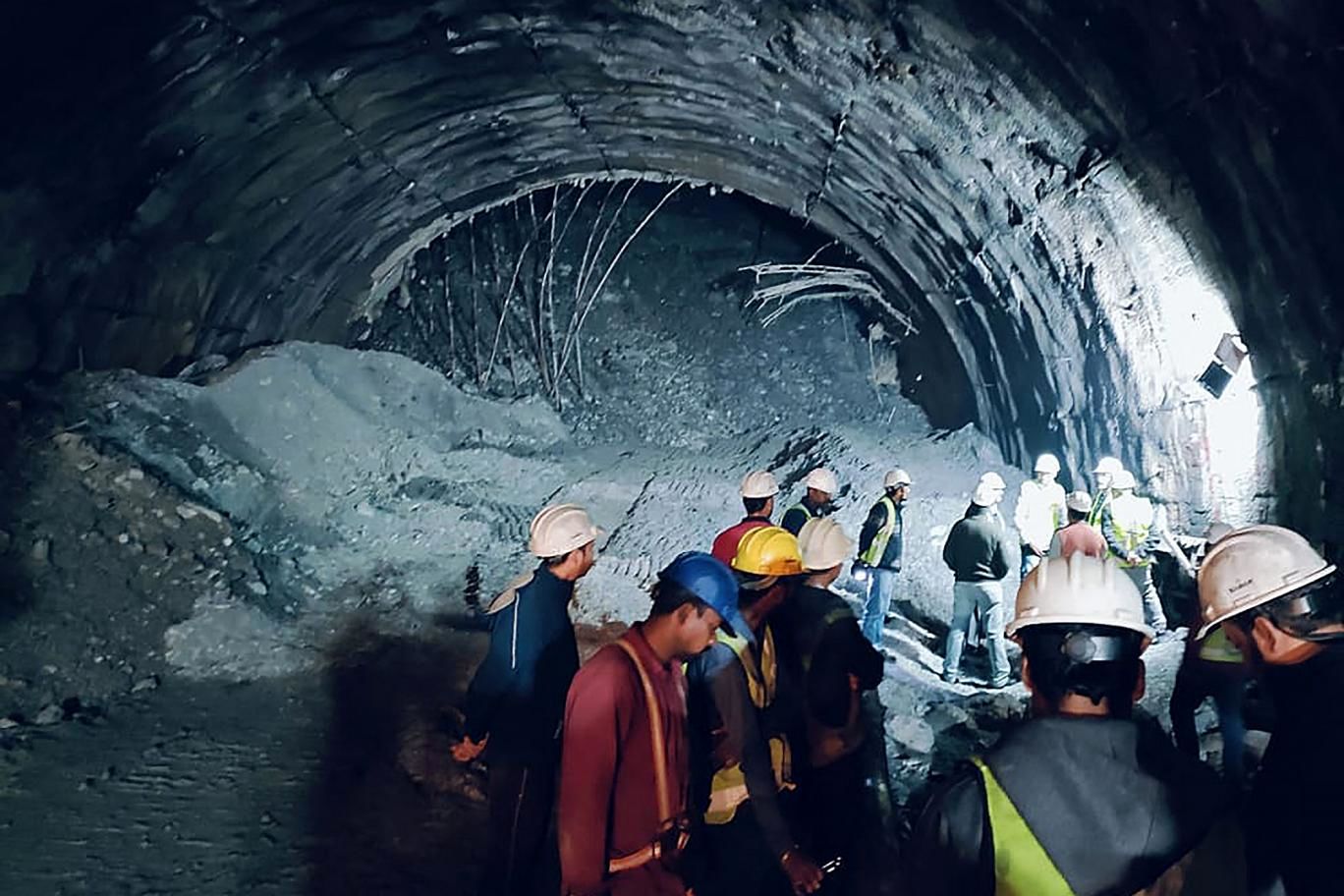 لحظه نجات ۴۱ کارگر هندی در تونل فروریخته+ فیلم