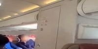 لحظات ترسناک برای مسافران یک پرواز به علت باز شدن درب هواپیما