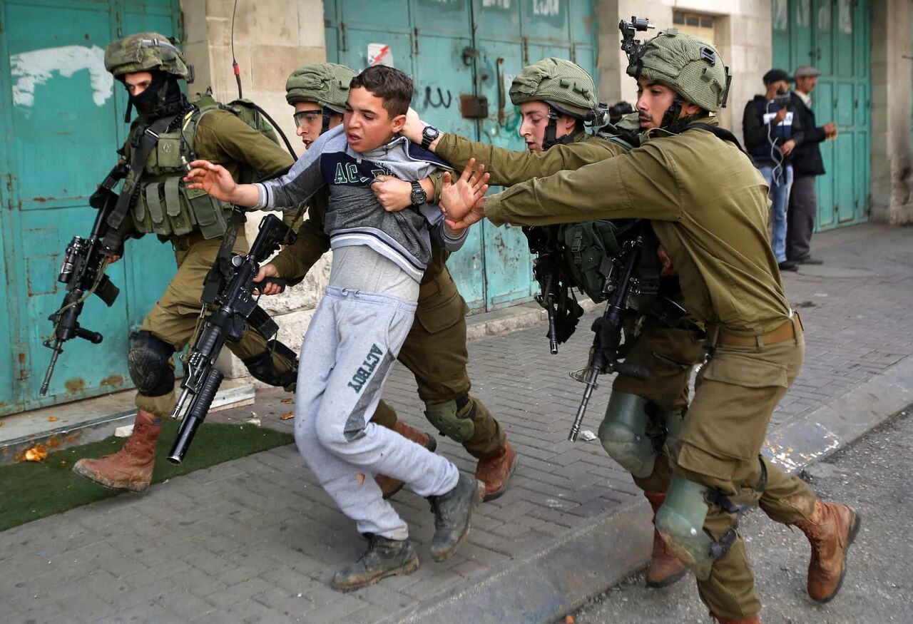 حمله اسرائیل به کرانه باختری و قدس  / شماری از فلسطینیان بازداشت شدند
 