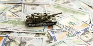 اثر جنگِ کوتاه مدت و بلند مدت بر سفره مردم و صنایع از نگاه عضو اتاق بازرگانی | اگر تنگه هرمز بسته شود...