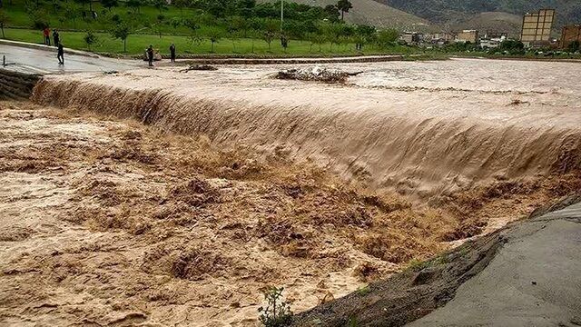 یک سد در چالوس زیر آب رفت / خسارت شدید سیل به چند روستا