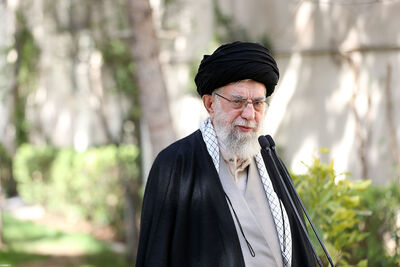 عکس خاص از رهبر شهید انقلاب و آیت الله سیدمجتبی خامنه‌ای