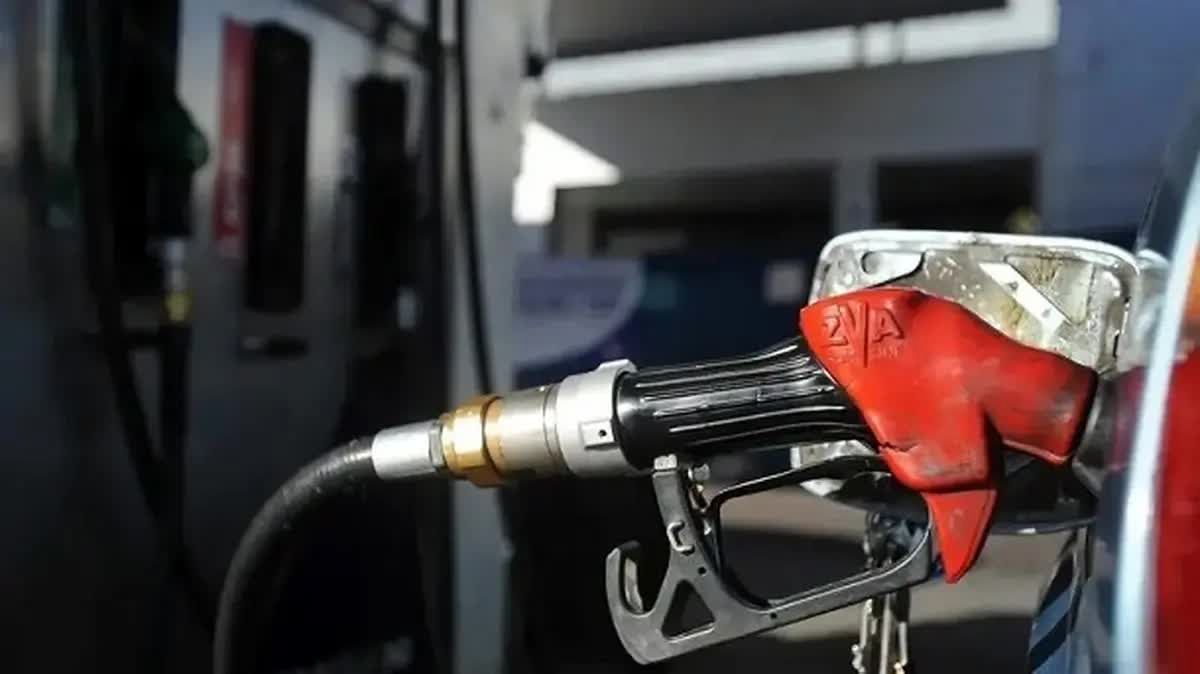 نیویورک‌تایمز: اقتصاد جهان را گازوئیل می چرخاند | جنگ ایران عرضه گازوئیل را بیش از بنزین مختل کرد | آمریکا می‌تواند کمبود گازوئیل خلیج فارس را جبران کند؟