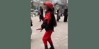 رقص جنجالی دو زن در تجریش/ حاجی فیروزها بازداشت شدند