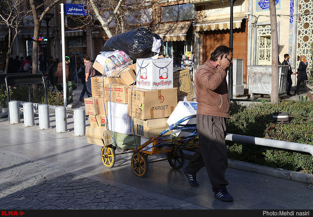دستفروشی در خیابان ناصرخسرو