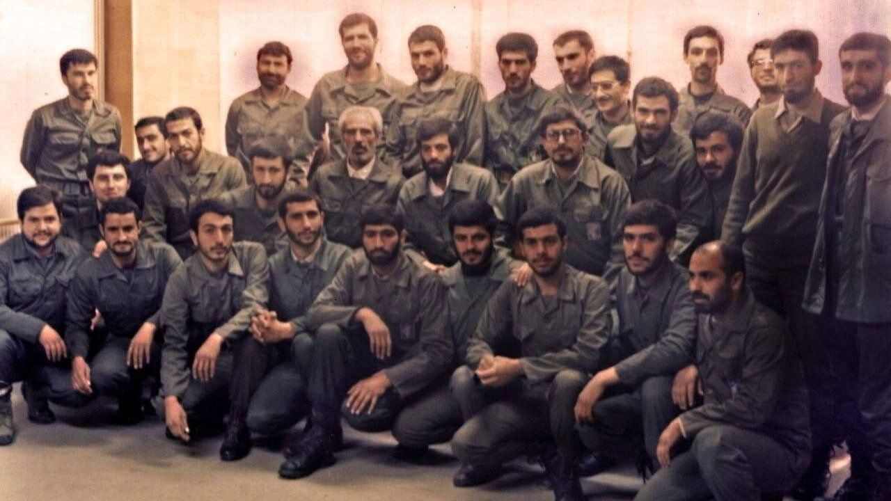 عکسی دیده نشده از هسته اولیه فرماندهان موشکی / از سردار شهید حاجی زاده تا شهید طهرانی مقدم و موسوی + عکس 2