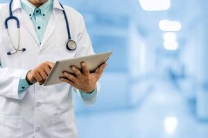 آخرین وضعیت پزشکان بازداشت شده از زبان رئیس کل نظام پزشکی | بیماران زیادی را در اعتراضات اخیر درمان کرده‌ام اما...