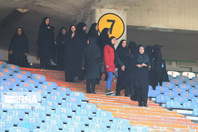 منتخب تصاویر نخستین حضور قانونی زنان ایرانی در ورزشگاه آزادی