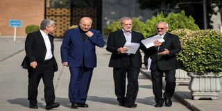 کاهش ساعت کار کارمندان زیر ذره بین مجلس | فاطمی: به آمارهای وحشتناکی خواهیم رسید | صباغیان: شاید وضعیت بدتر شود