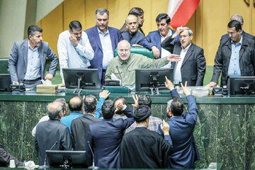 تندروها تنهاتر از همیشه / نمایندگان به جای همراهی با آنها، راه ثبات و میانه‌روی را در پیش گرفته‌اند