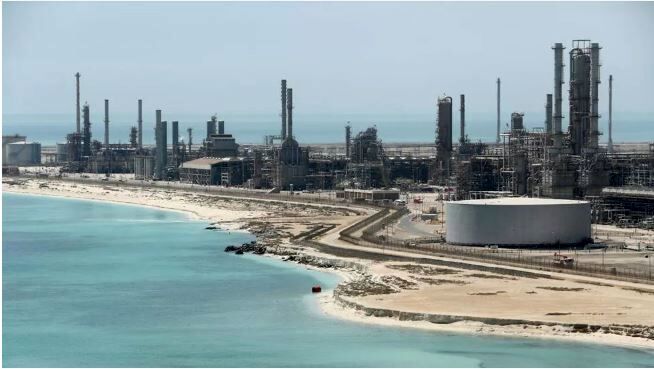 کاهش درآمد نفتی عربستان 