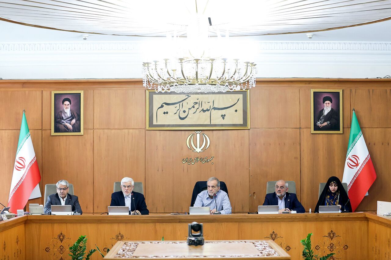 پزشکیان: سرنوشت هر فعال اقتصادی را به یک کارشناس گره زده‌ایم / تلاش این است لایحه بودجه را بدون کسری تحویل دهیم