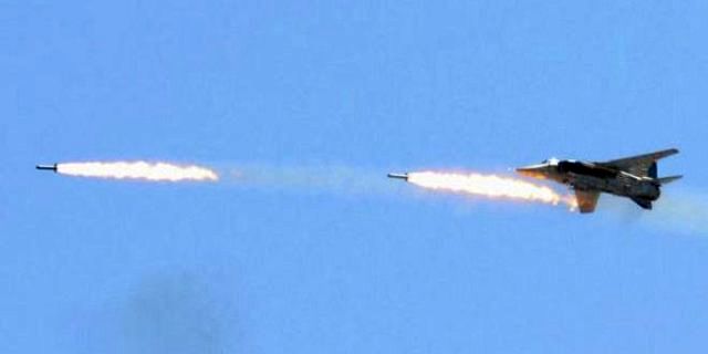 حملات جنگنده‌های سوری به پایگاه‌های استراتژیک القاعده در ادلب
