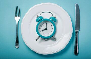 وعده های غذایی را در چه ساعتی بخوریم؟