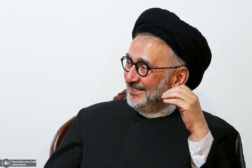 توئیت ابطحی در سالگرد قتل های زنجیره ای / خاتمی زیر بار روایت رسمی نرفت / چه روزهای سخت و تلخ و پرکاری بر او گذشت