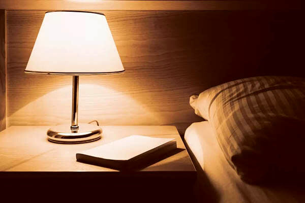 خطری که خوابیدن با چراغ روشن به همراه دارد