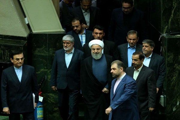 سخنان روحانی در صحن علنی مجلس آغاز شد