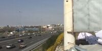 سقوط هولناک یک بیلبورد تبلیغاتی در اتوبان کرج-تهران + فیلم 