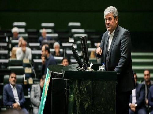 تاجگردون: به نیروهای مسلح باید از نفت، مالیات و درآمدهای اصلی پول بدهیم/ چرا مصرف مردم را به این موضوع گره بزنیم؟