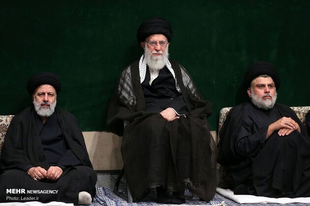عزاداری شب عاشورا در حسینیه امام خمینی با حضور رهبری، قاسم سلیمانی، مقتدی صدر، احمدی‌نژاد