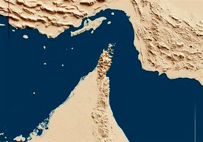 یک کشتی باری در تنگه هرمز هدف قرار گرفت