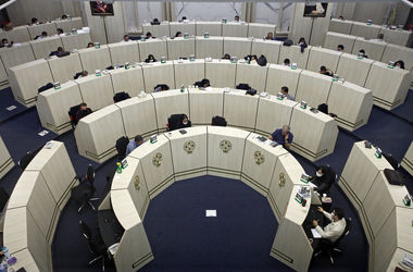 اثر توافق احتمالی ایران و آمریکا بر بورس | فلاح: ترس فعلی بازار، ترس از بحران نیست، احتیاط معامله‌گری است 