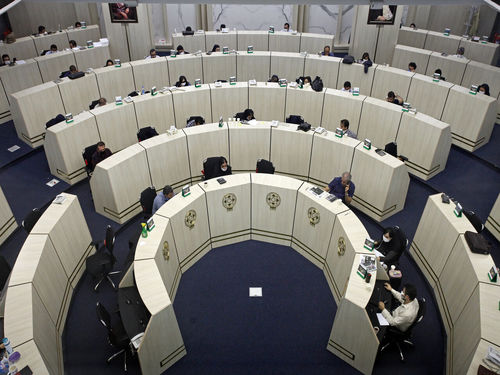 اثر توافق احتمالی ایران و آمریکا بر بورس | فلاح: ترس فعلی بازار، ترس از بحران نیست، احتیاط معامله‌گری است 