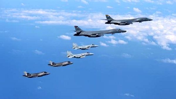 پرواز اخطار بمب افکن های استراتژیک آمریکا در نزدیکی مرز کره شمالی