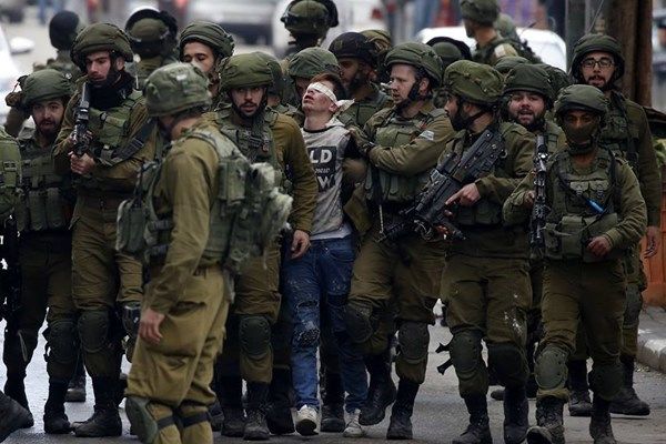 جوان فلسطینی عکس معروف «یک نفر در برابر یک لشکر» امروز محاکمه می شود + عکس