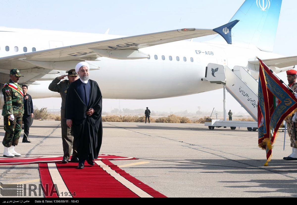 استقبال مولوی عبدالحمید از رئیس جمهوری در فرودگاه زابل + عکس