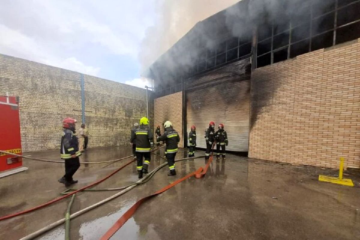 آتش‌سوزی گسترده در شهرک صنعتی گرمسار